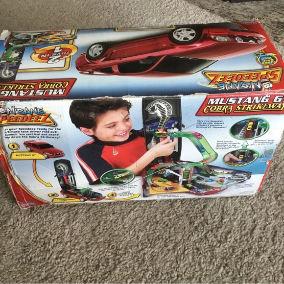 Speedeez Playmates Mustang GT Cobra Strikeway Transforms Micro Car Playset READ - Picture 12 of 13